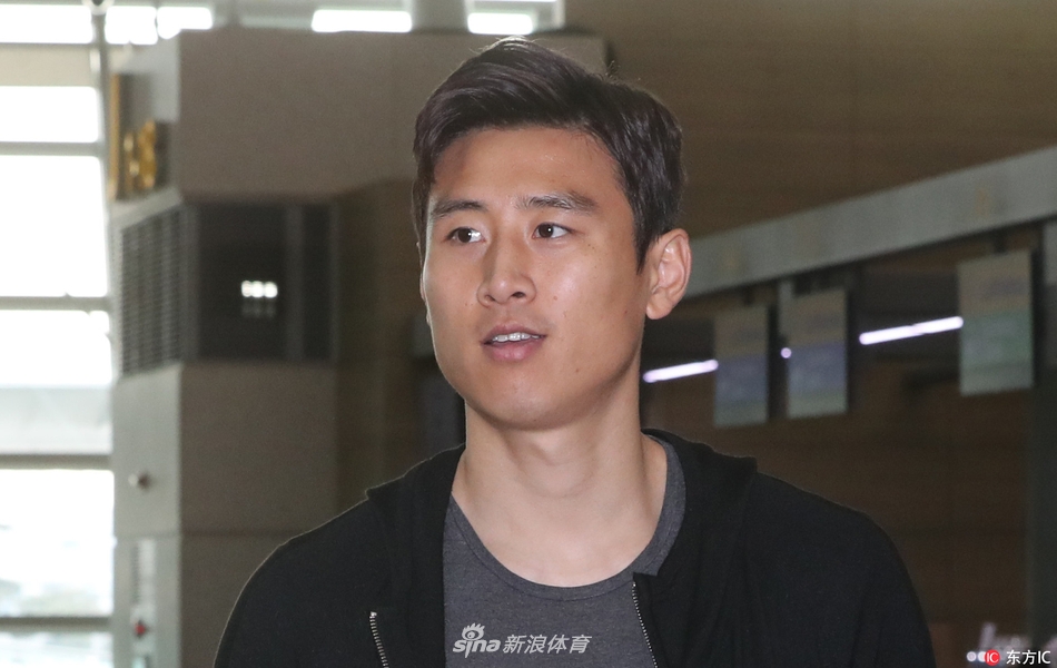 韩国国脚具滋哲回国度假