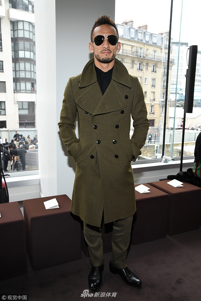 中田英寿墨镜大衣熟男范儿_高清图集_新浪网