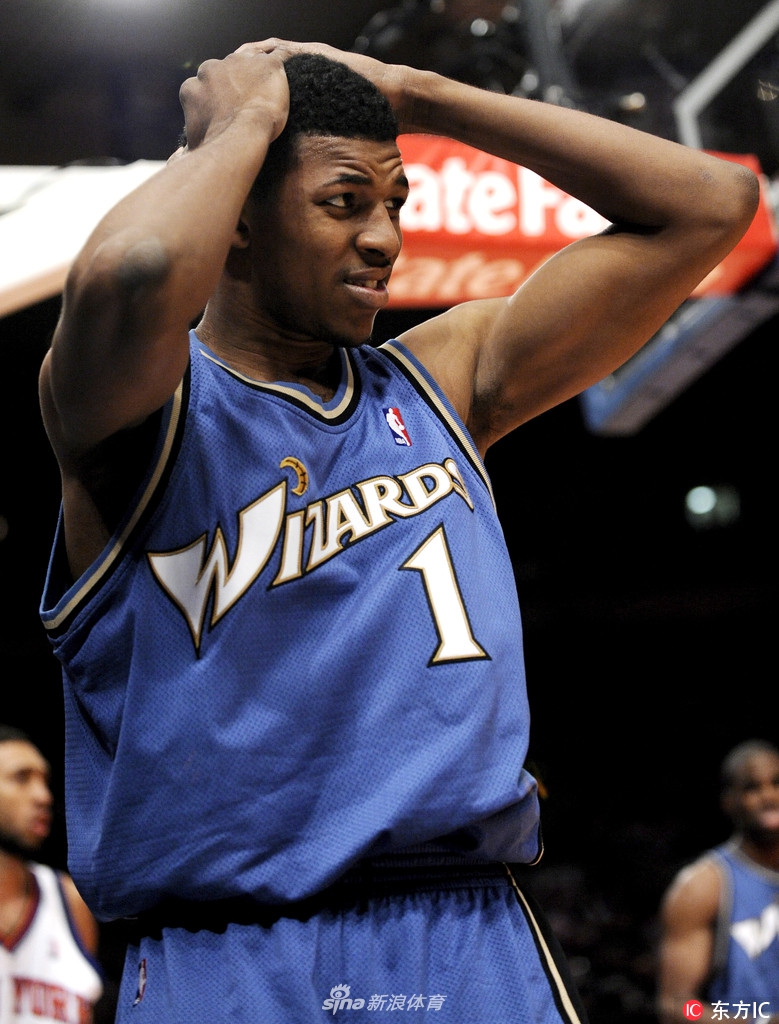 尼克杨出道时身披1号球衣