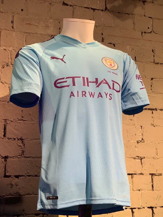 曼城新品牌球衣上架出售