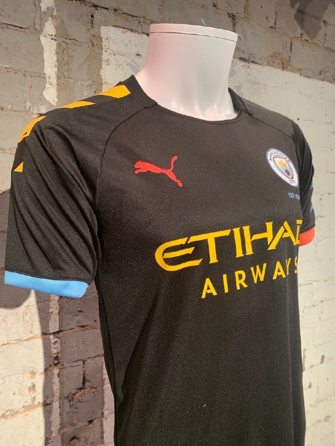 曼城新品牌球衣上架出售