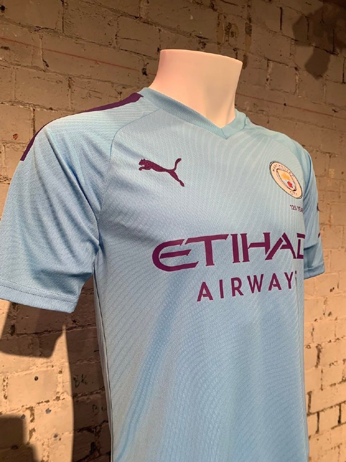 曼城新品牌球衣上架出售