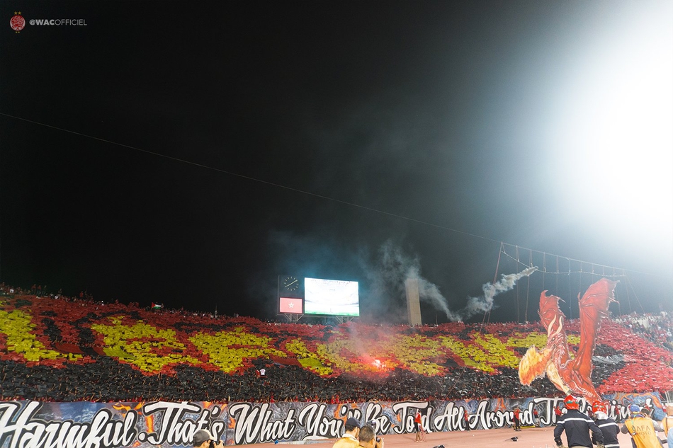 震撼！看台变地狱 喷火龙飞天