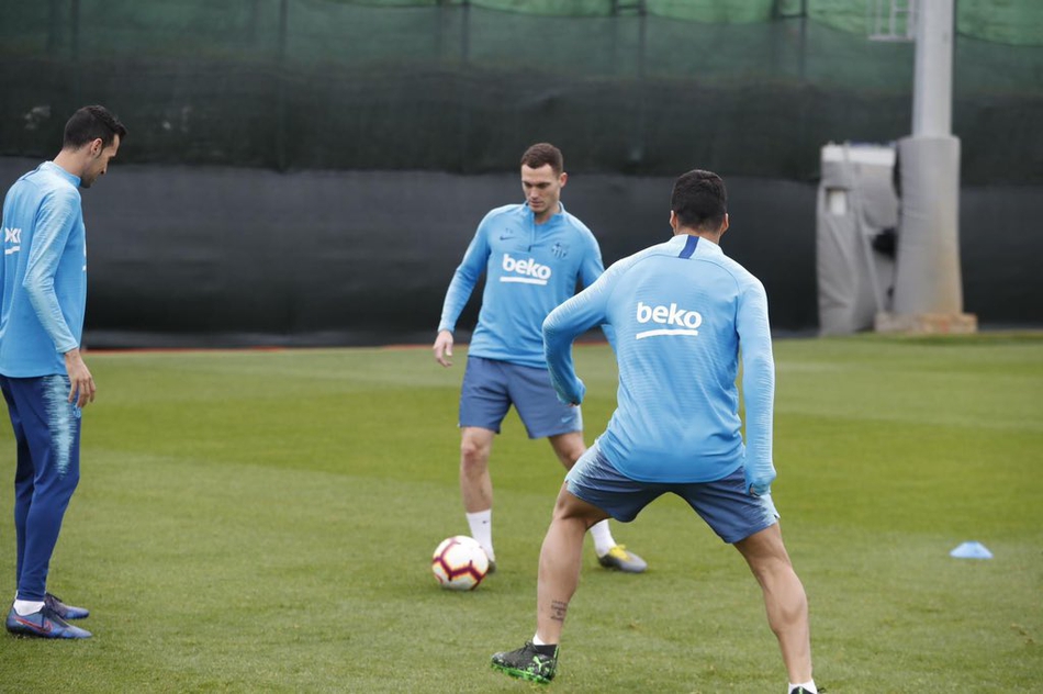 巴萨训练 梅西不在核心是他