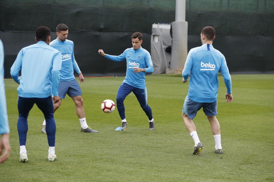 巴萨训练 梅西不在核心是他