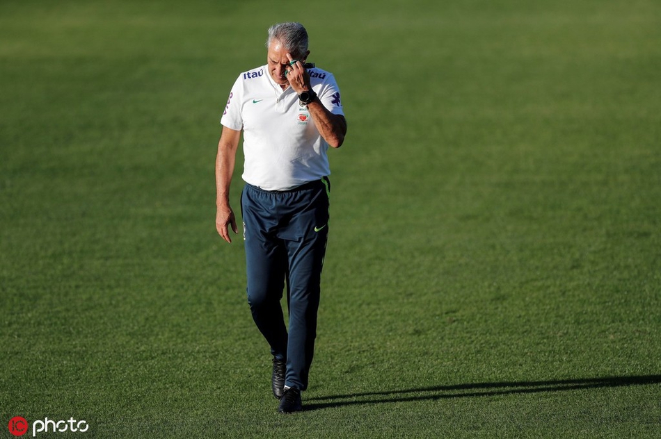 内马尔又伤了?一瘸一拐退出训练