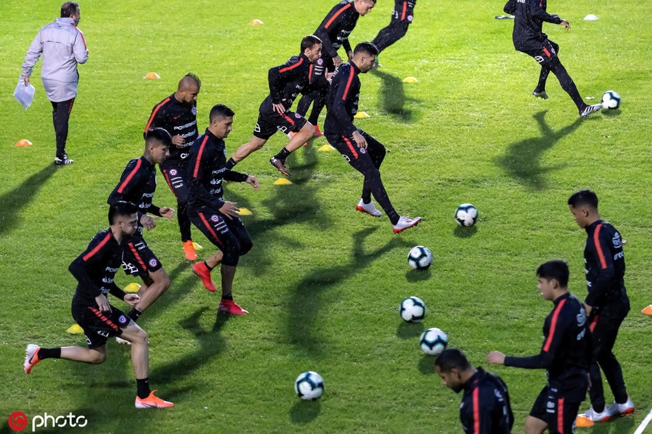 智利备战 悍将这发型太抢眼