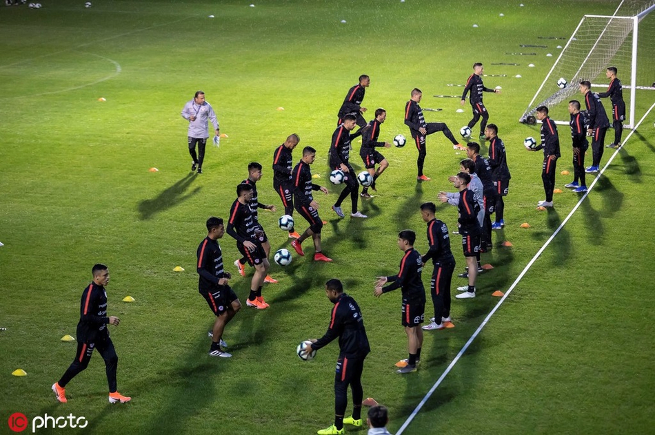 智利备战 悍将这发型太抢眼