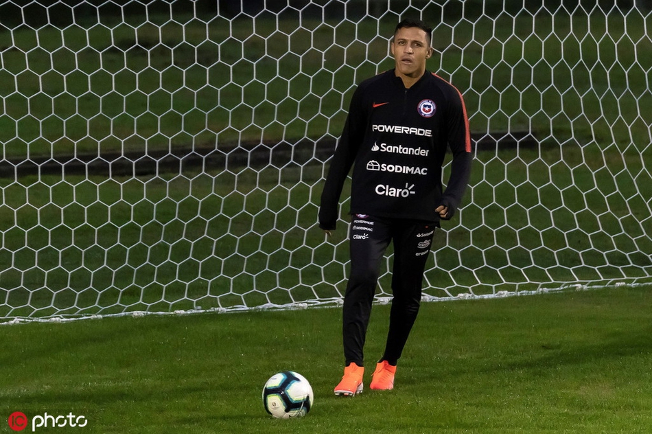 智利备战 悍将这发型太抢眼