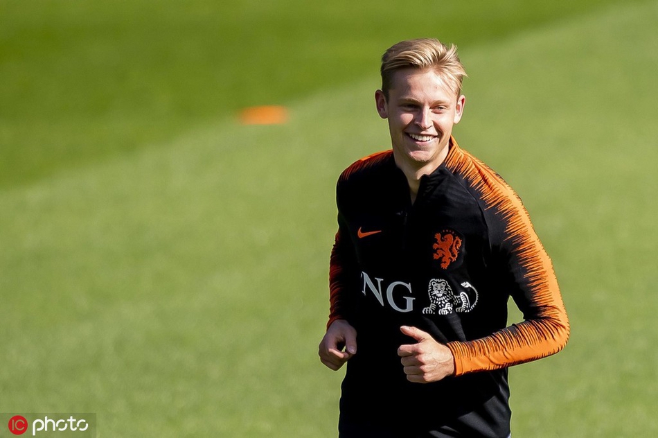 荷兰国家队集结 范戴克表情诡谲