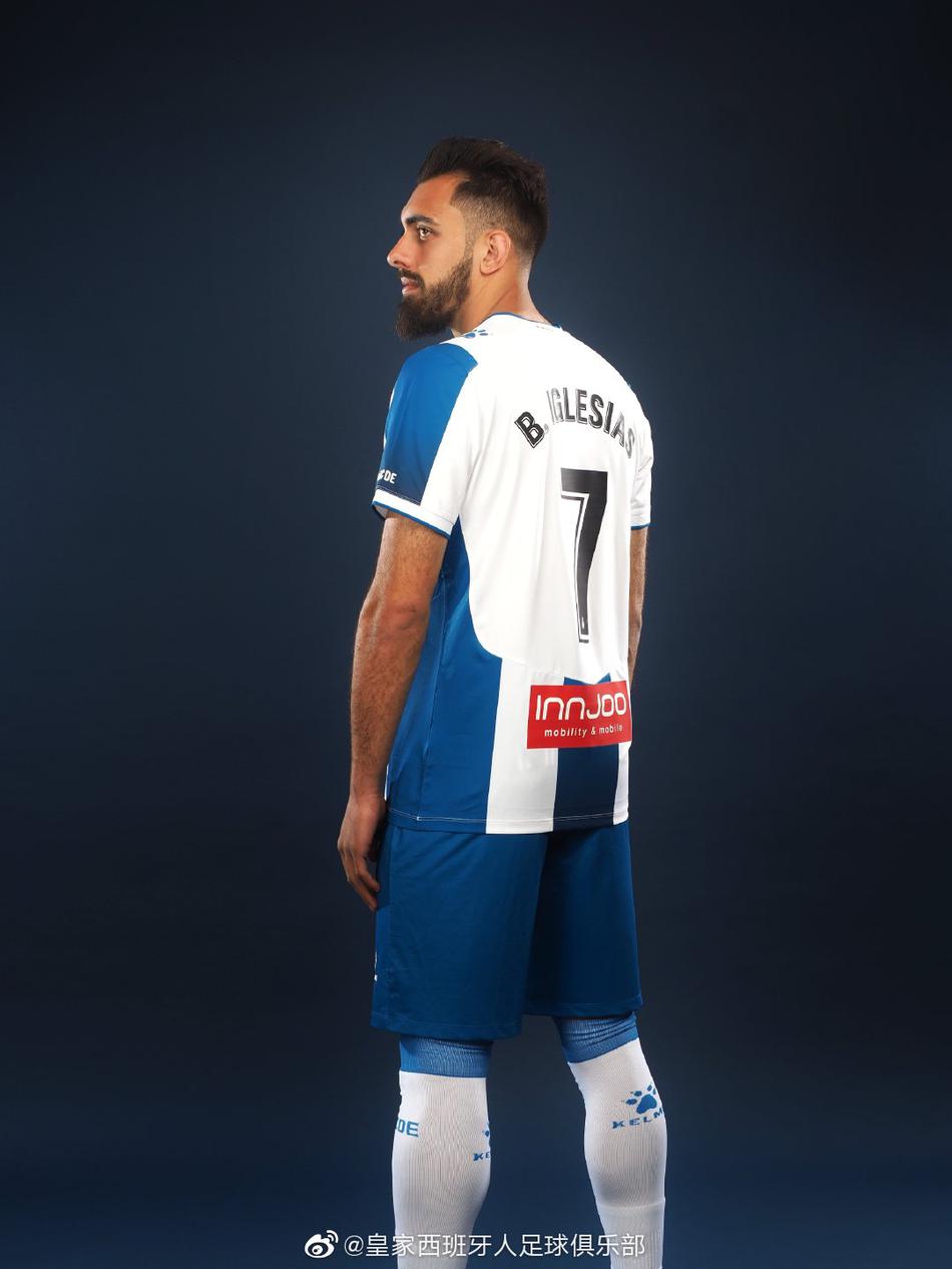 武磊穿新球衣亮相！下赛季还在西人？