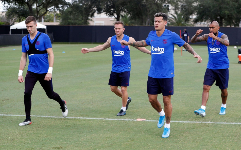 巴萨美国开练 库鸟笑的开心