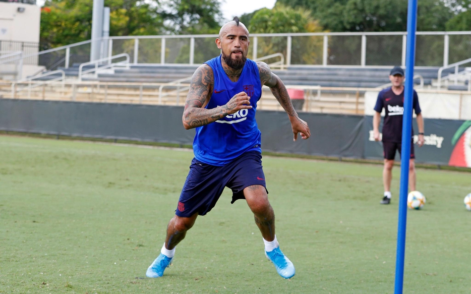 巴萨美国开练 库鸟笑的开心