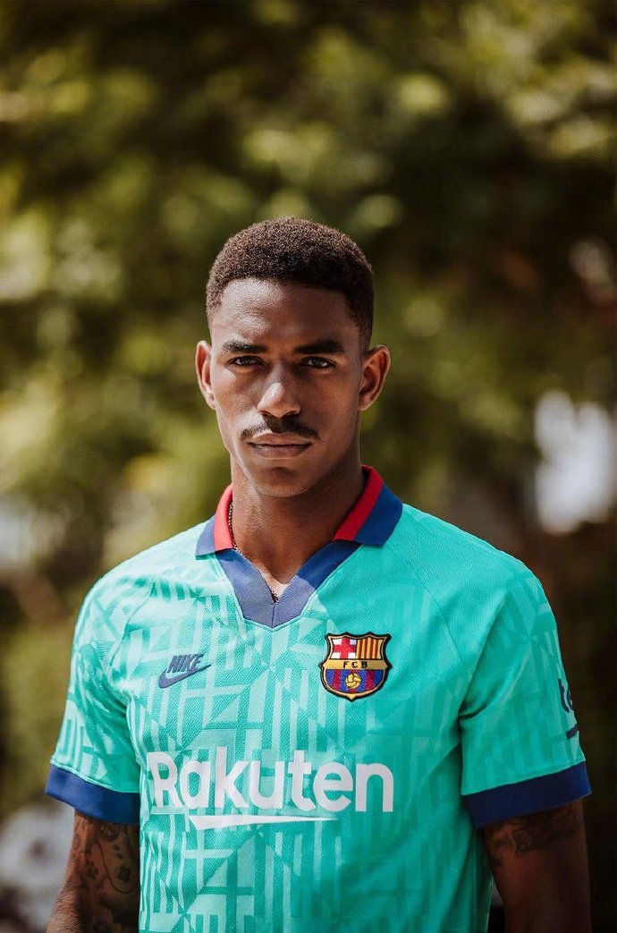 曼联巴萨等球队推出复古球衣 你爱哪款?