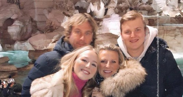 25年爱情破灭 尤文传奇找23岁新欢