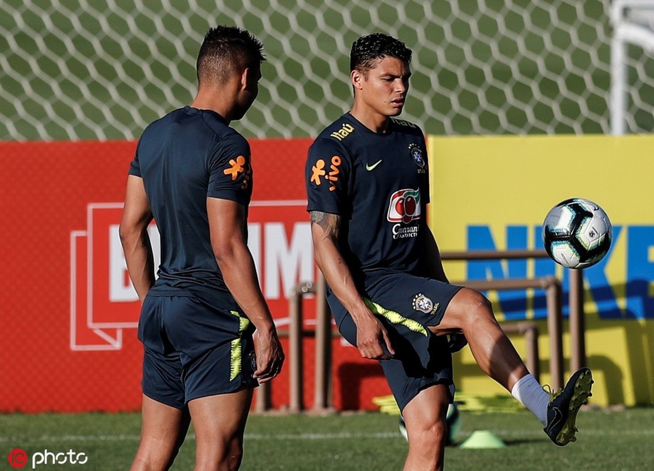 内马尔又伤了?一瘸一拐退出训练