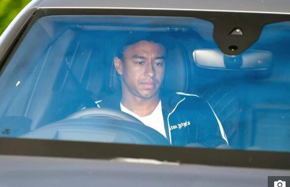 曼联回基地上班 卢卡库仍未归队