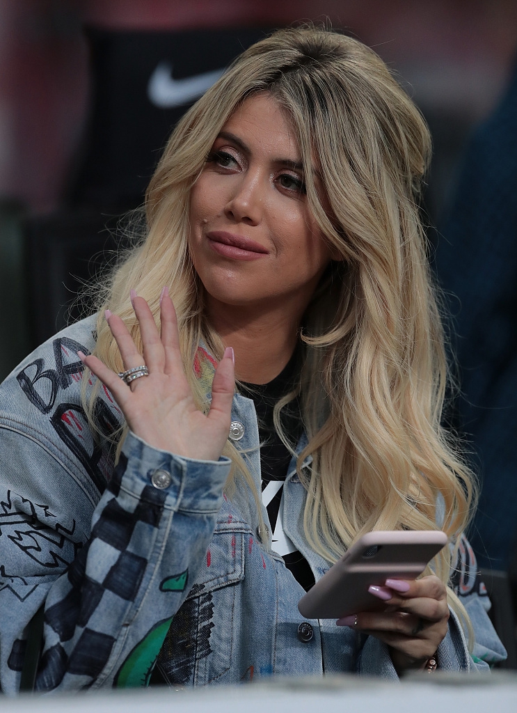 旺达观战 伊卡尔迪79分钟3射