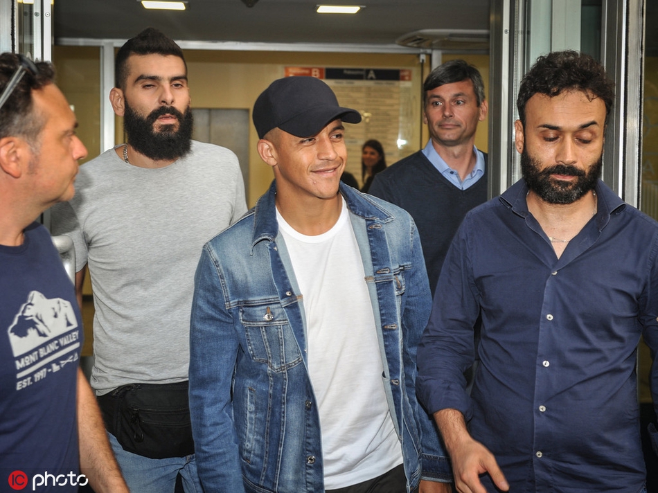 桑切斯抵达米兰 加盟国米在即