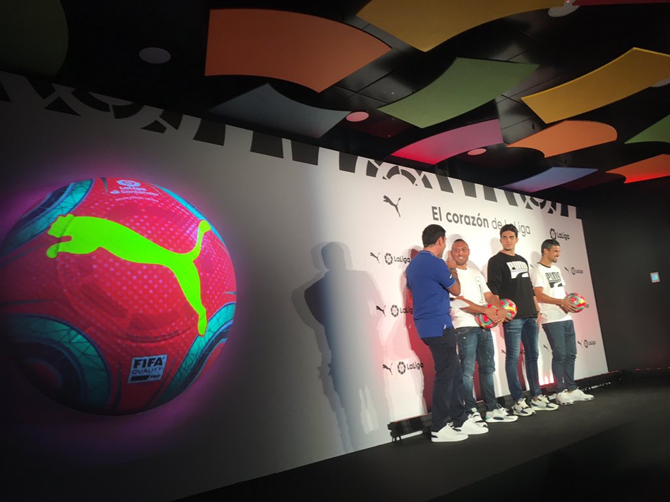 西甲公布冬季用球 红配绿大花袄色