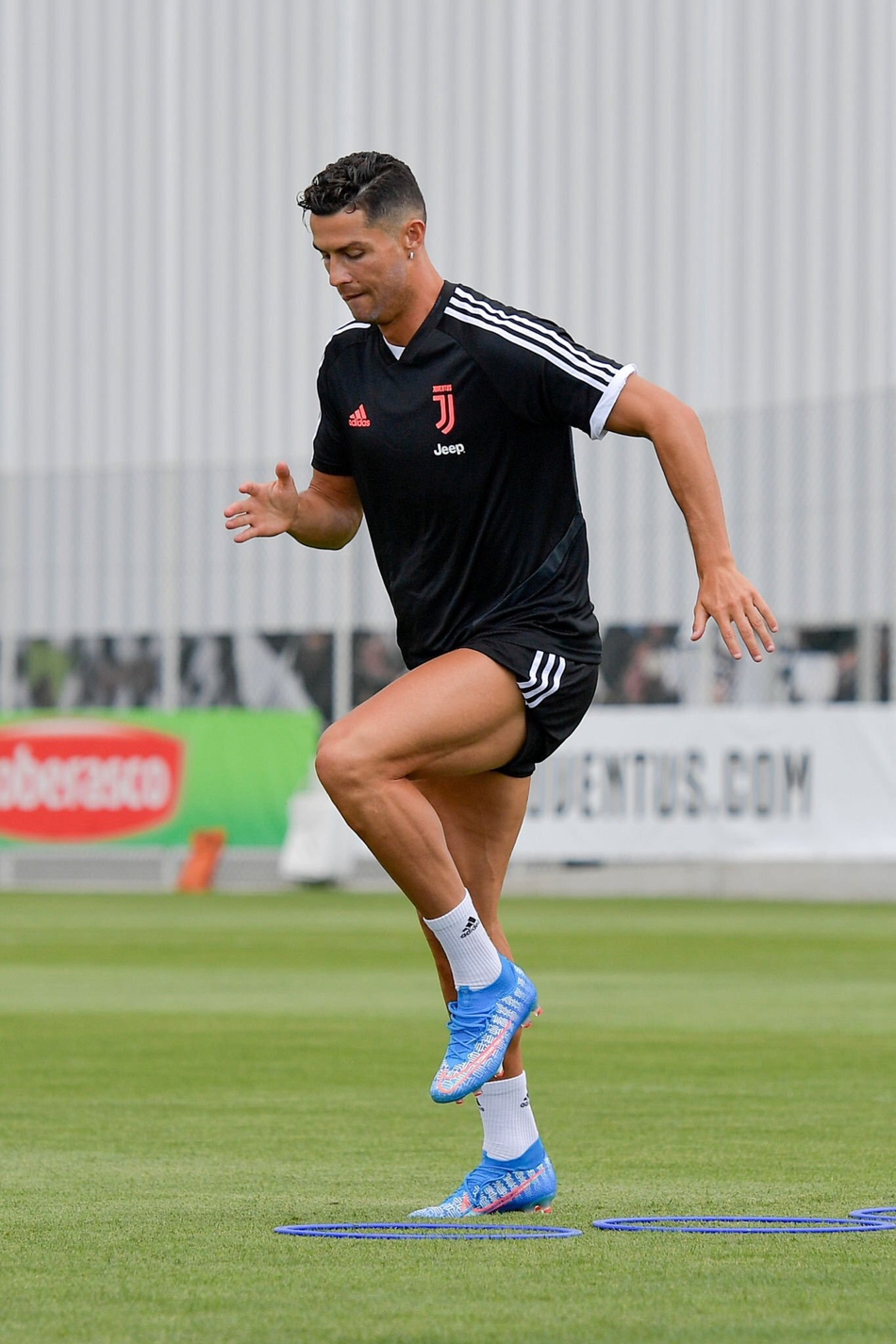 C罗回到训练场备战新赛季！