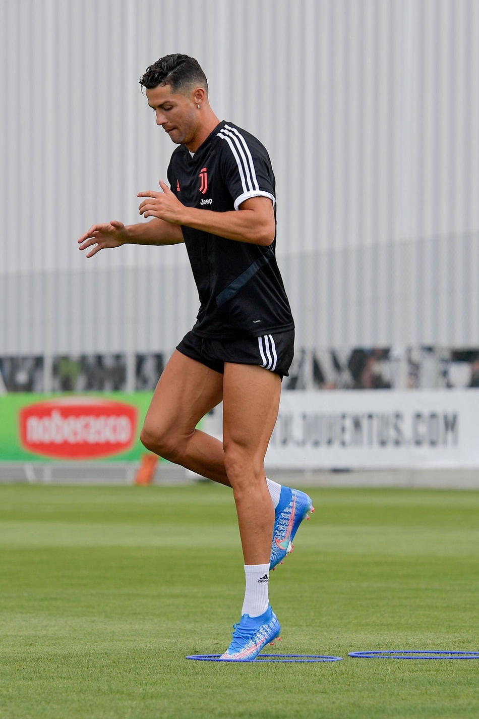 C罗回到训练场备战新赛季！