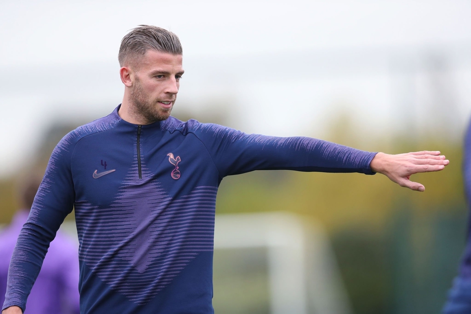 后卫：阿尔德韦雷尔德  身价4000万