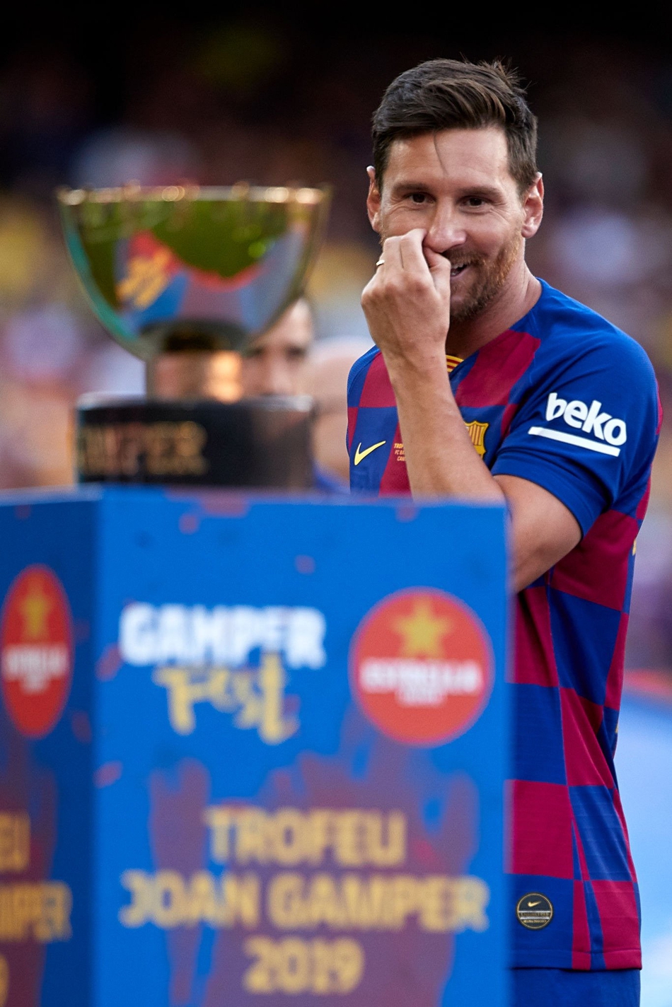 梅西亮相诺坎普振奋演讲动员新赛季