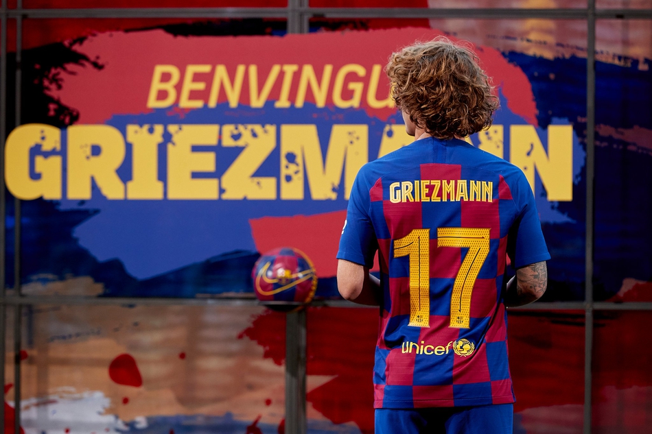 格列兹曼正式亮相巴萨 身披17号球衣