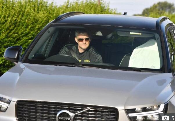 曼联回基地上班 卢卡库仍未归队