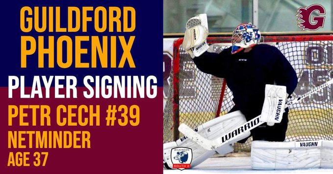 切赫退役后开启了冰球职业生涯