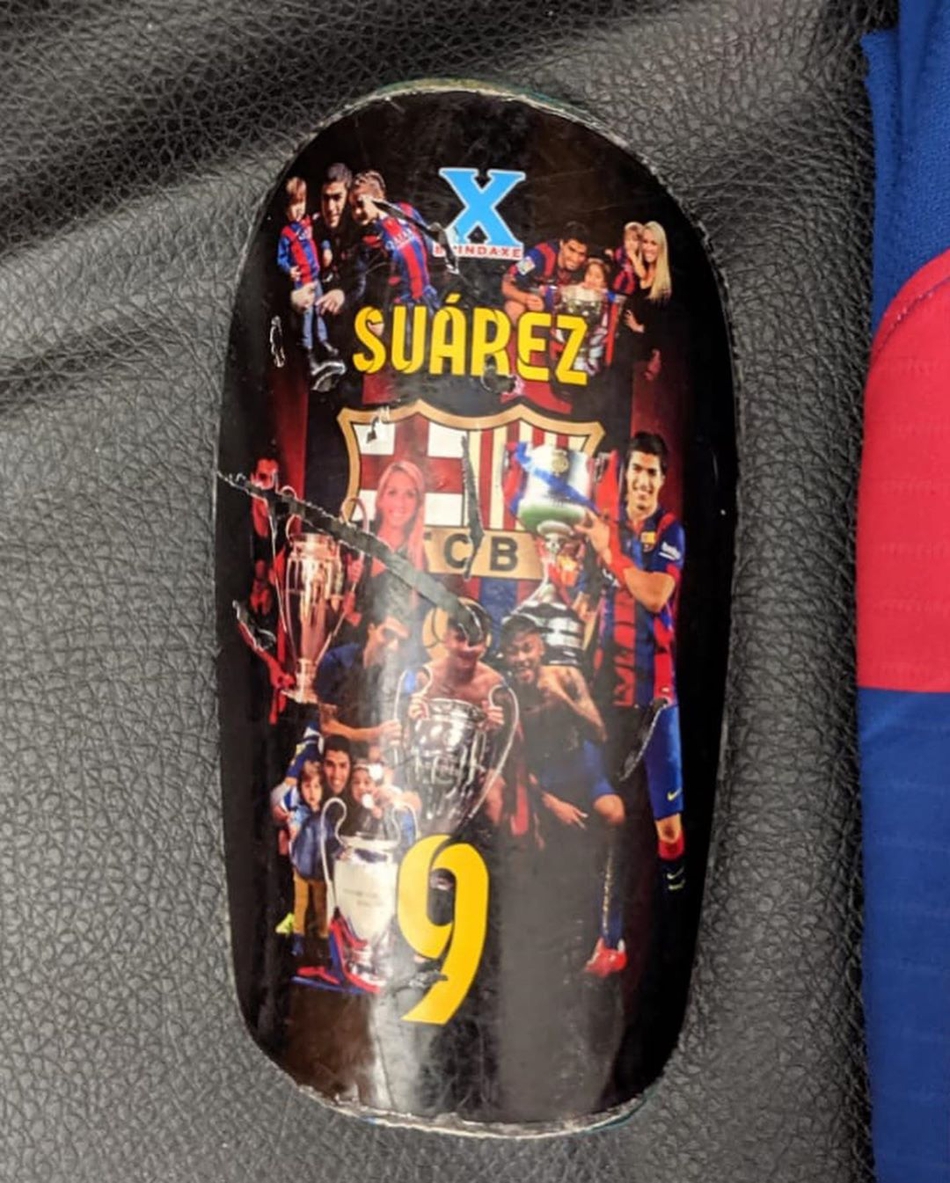 C罗内马尔的护腿板长这样