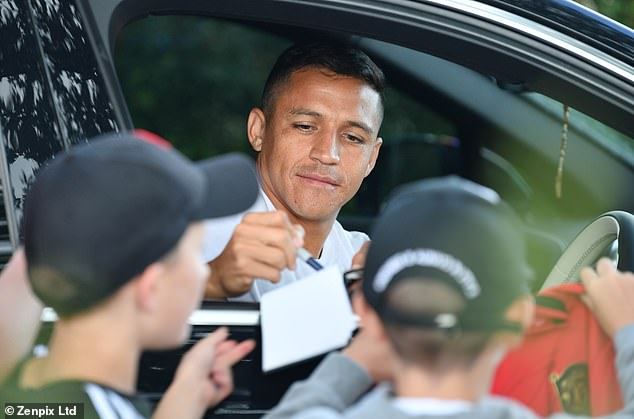 曼联回基地上班 卢卡库仍未归队