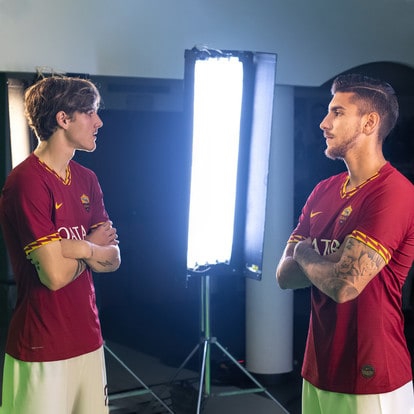 罗马新赛季球衣 1细节霸气