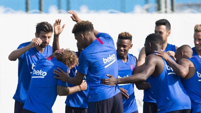 格子第一训就挨打+2次被穿裆