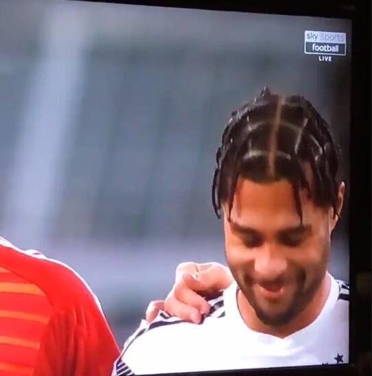 德国大将赛前默哀竟笑出声 想起啥了