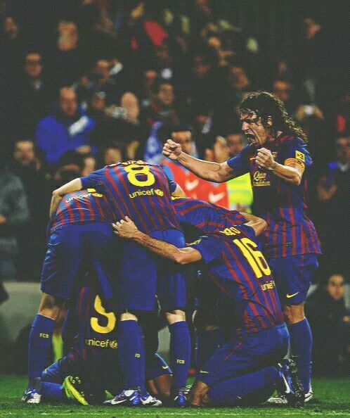 真硬！巴萨队魂一身血还笑的出 当年他场边缝针