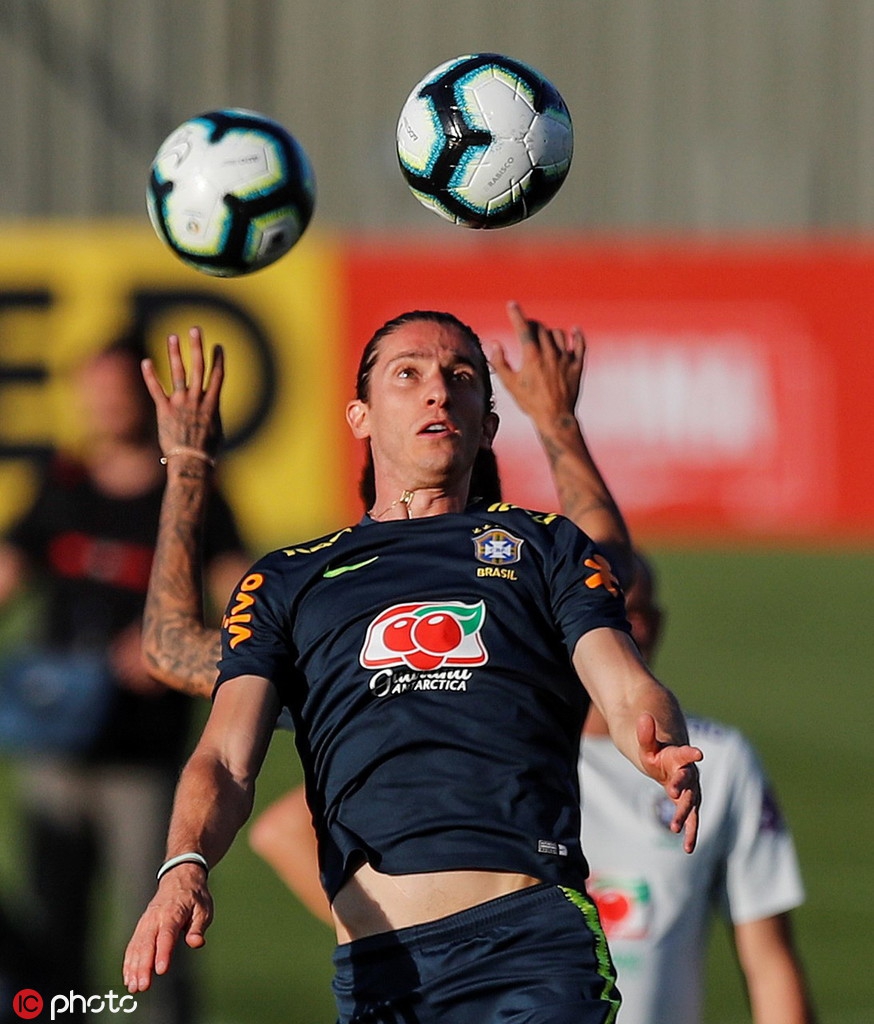 内马尔又伤了?一瘸一拐退出训练