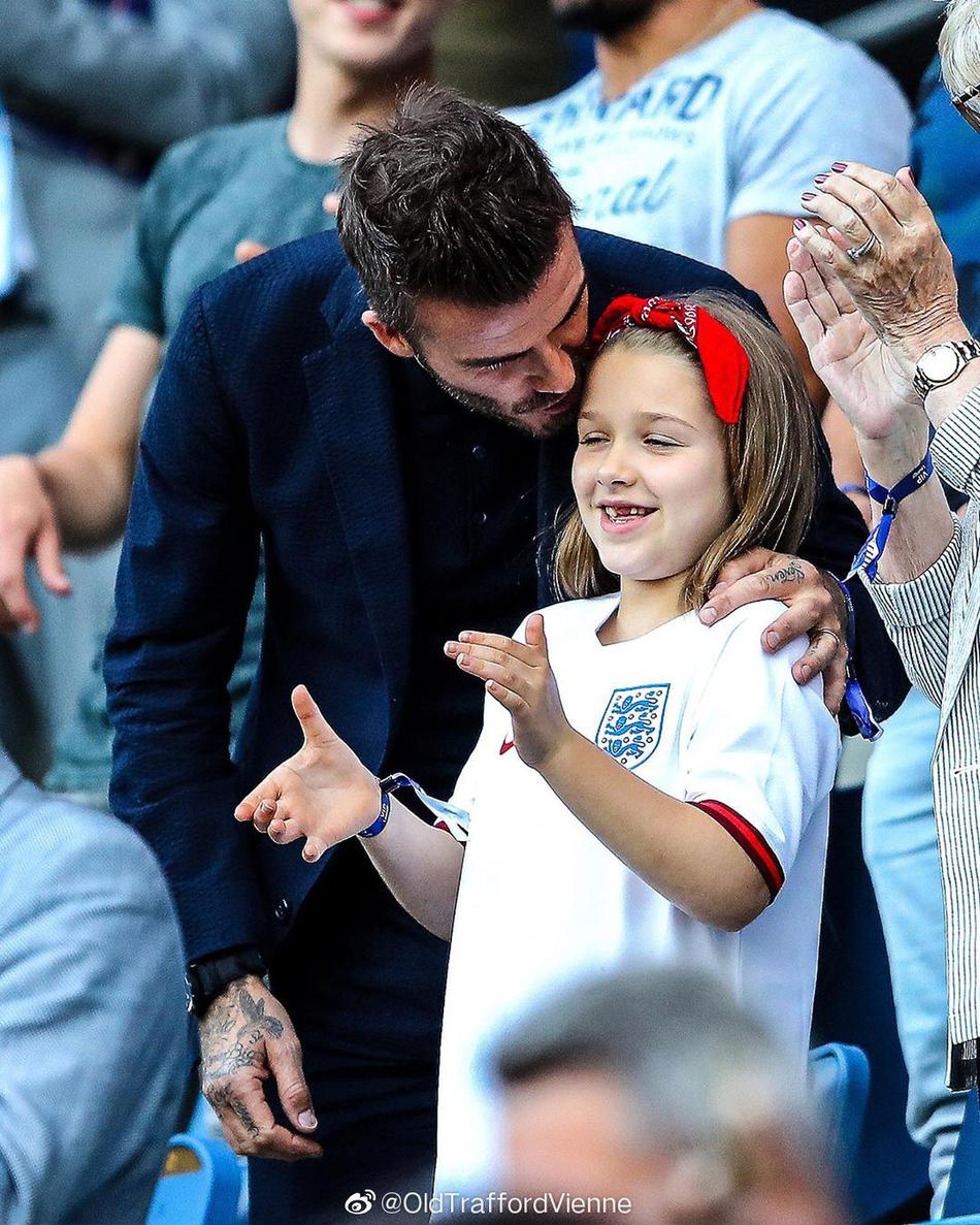 小贝带小七探营英格兰女足