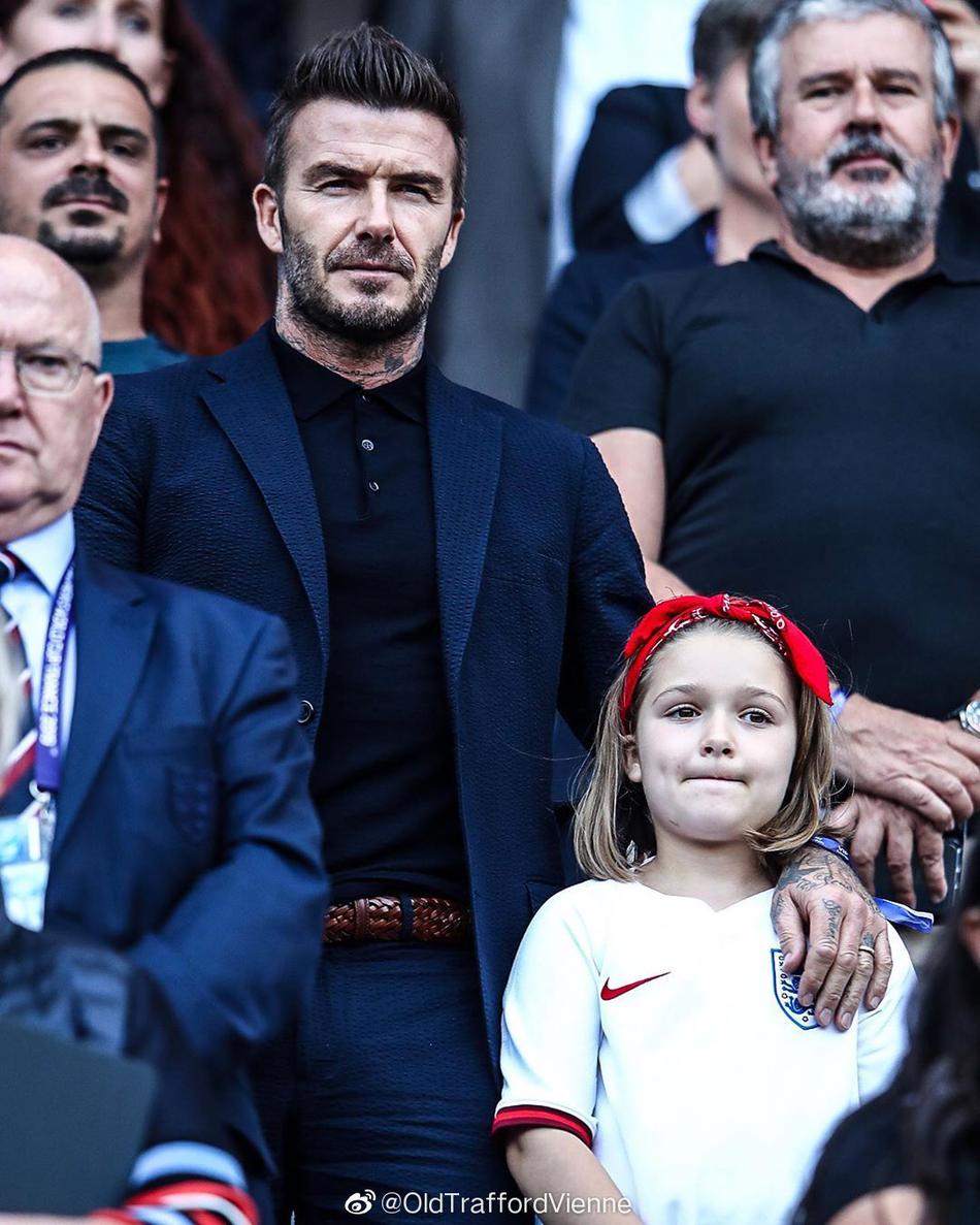 小贝带小七探营英格兰女足