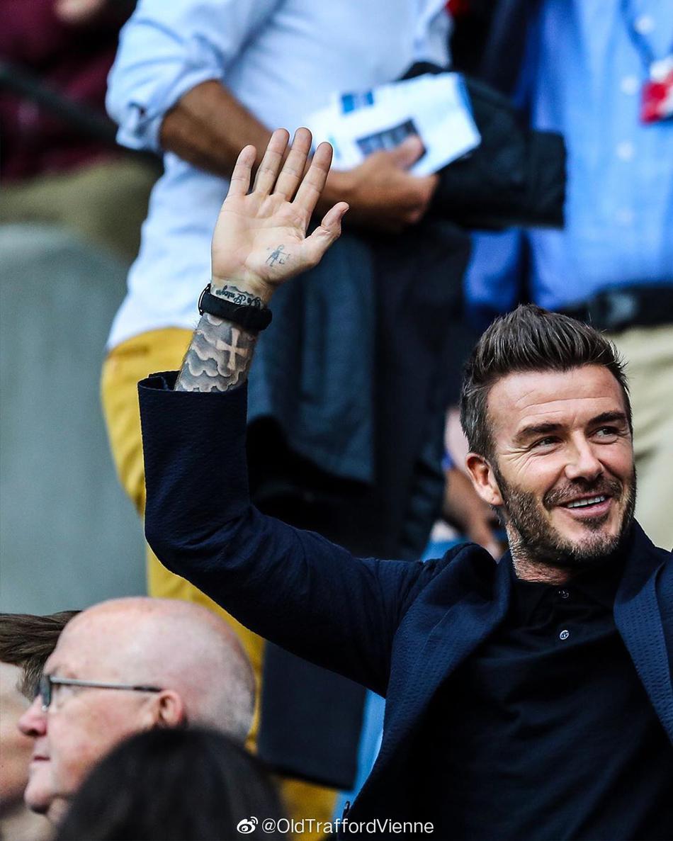 小贝带小七探营英格兰女足