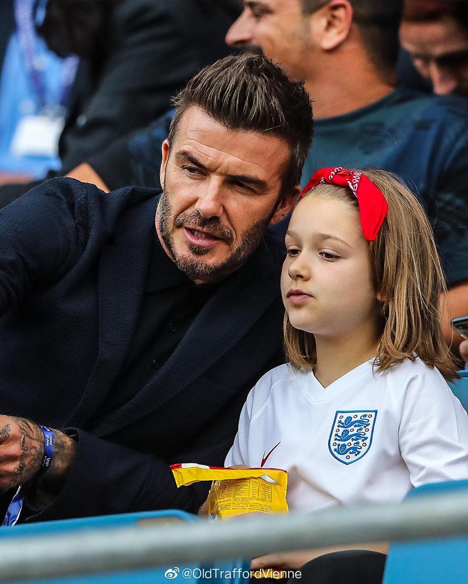 小贝带小七探营英格兰女足