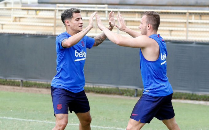 巴萨美国开练 库鸟笑的开心