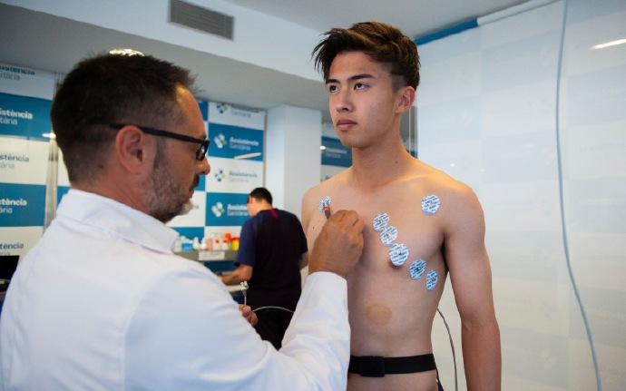 日本两大天才相聚皇马巴萨