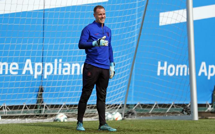 苏神回归巴萨训练 梅西伤还没好