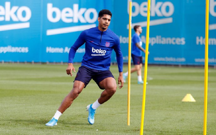 苏神回归巴萨训练 梅西伤还没好