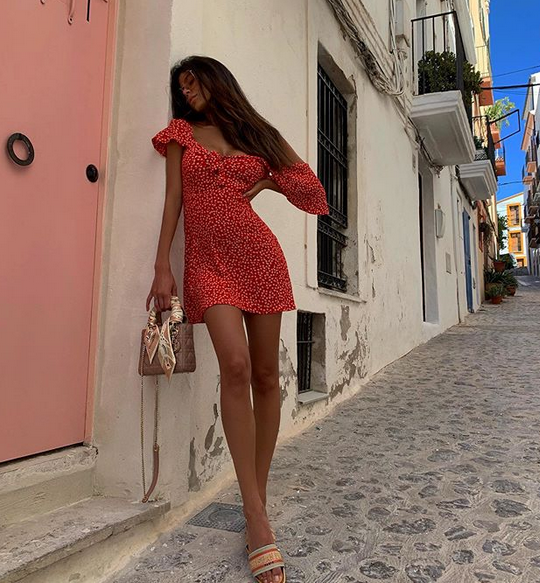 皇马大将以胸为枕 S曲线大长腿