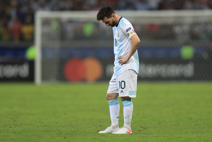 巴西球迷嘲讽梅西:决赛你只能看着