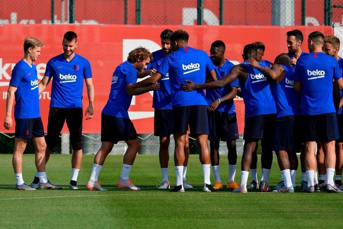 格子第一训就挨打+2次被穿裆