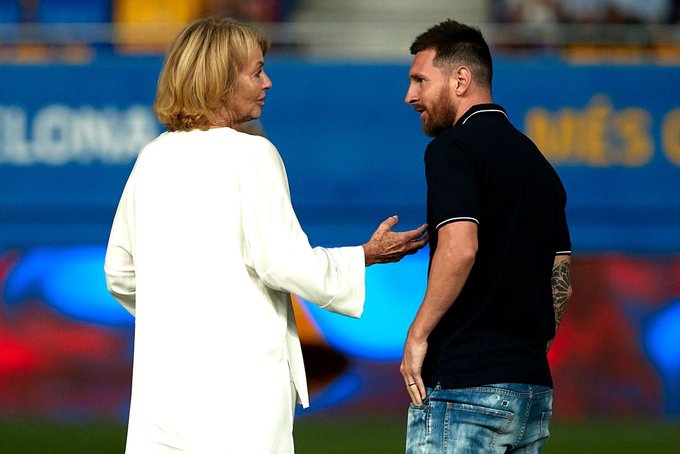 梅西皮克出席克鲁伊夫球场开幕仪式